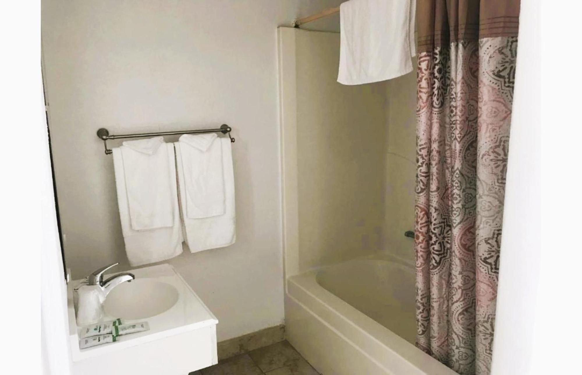 Hotel Royal Gateway By Oyo 2*