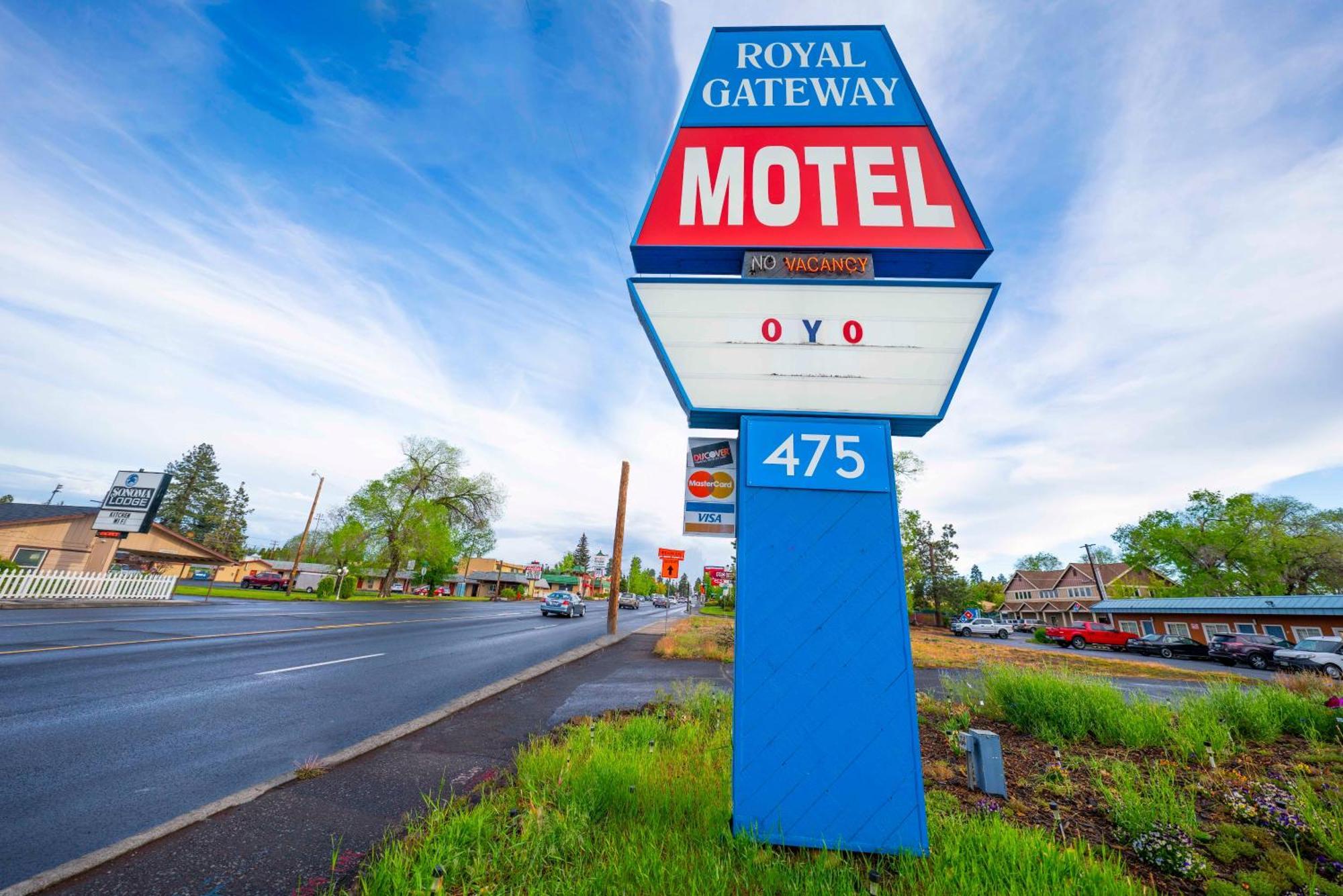 Hotel Royal Gateway By Oyo Bend